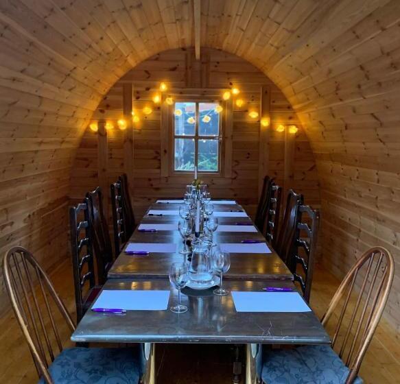 פונדק The Dukes