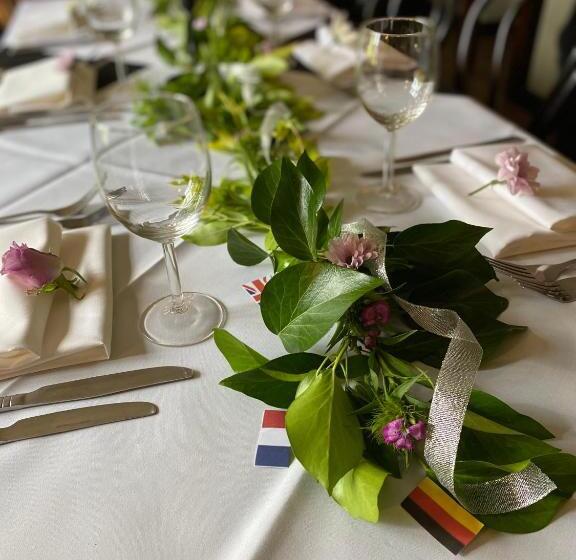 פונדק The Dukes