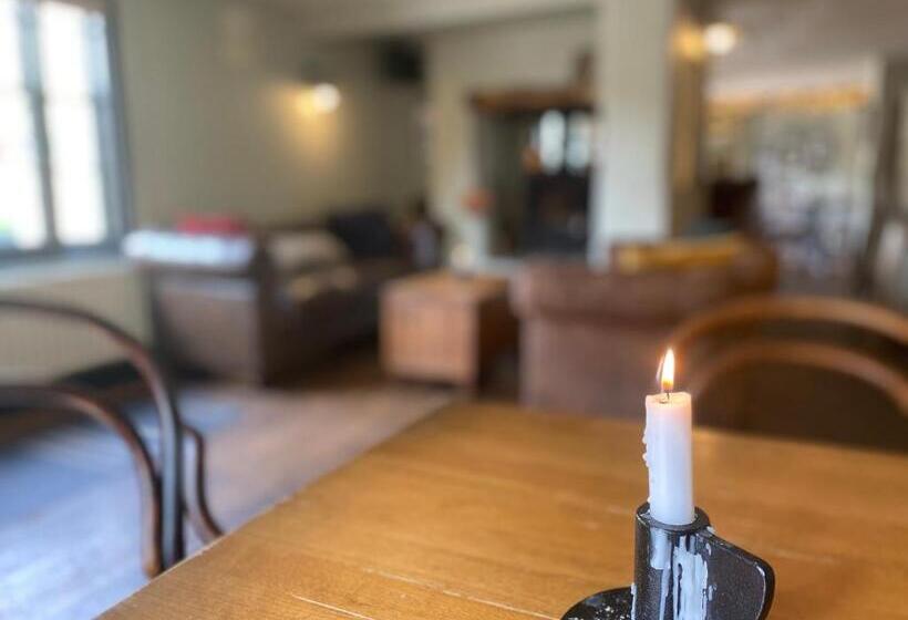 פונדק The Dukes