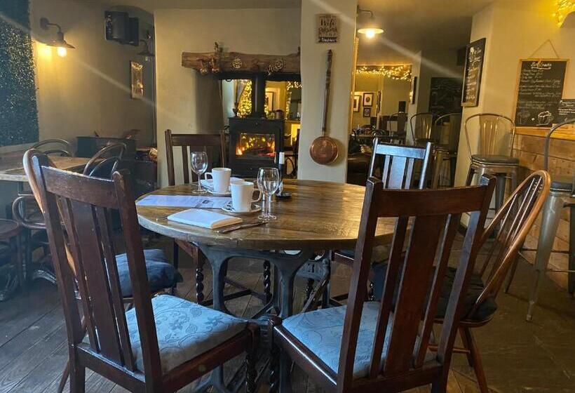 פונדק The Dukes