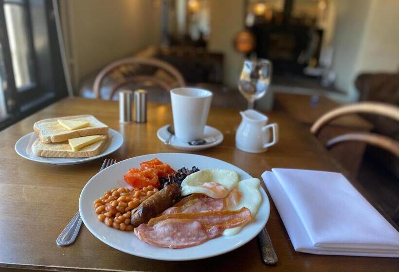 פונדק The Dukes