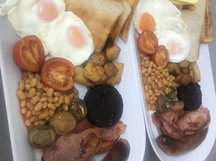 פונדק The Dukes