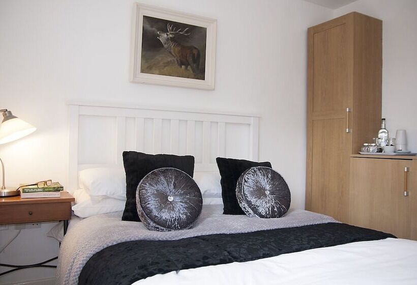 פונדק The Dukes