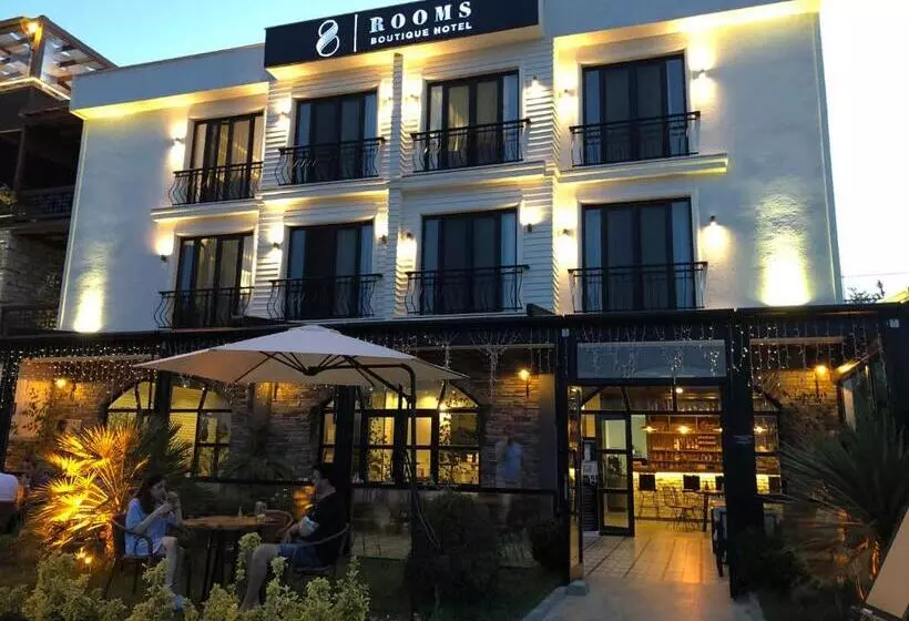 Hotelli 8 Rooms