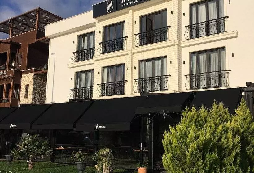 Hotelli 8 Rooms