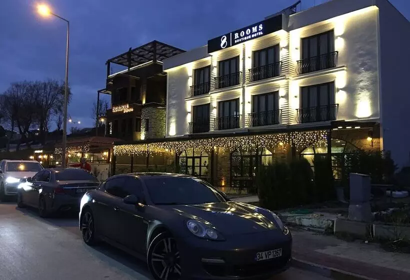 Hotelli 8 Rooms