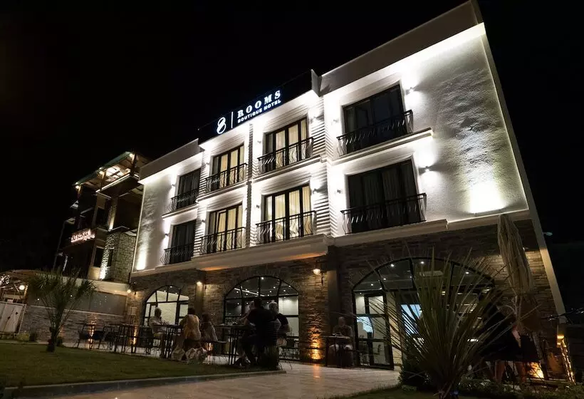 Hotelli 8 Rooms