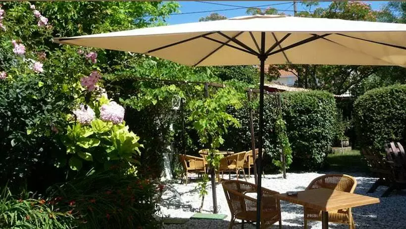 Hotelli Hôtel Des Pins