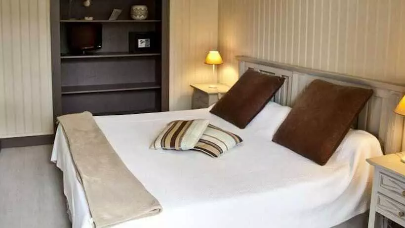 Hotelli Hôtel Des Pins