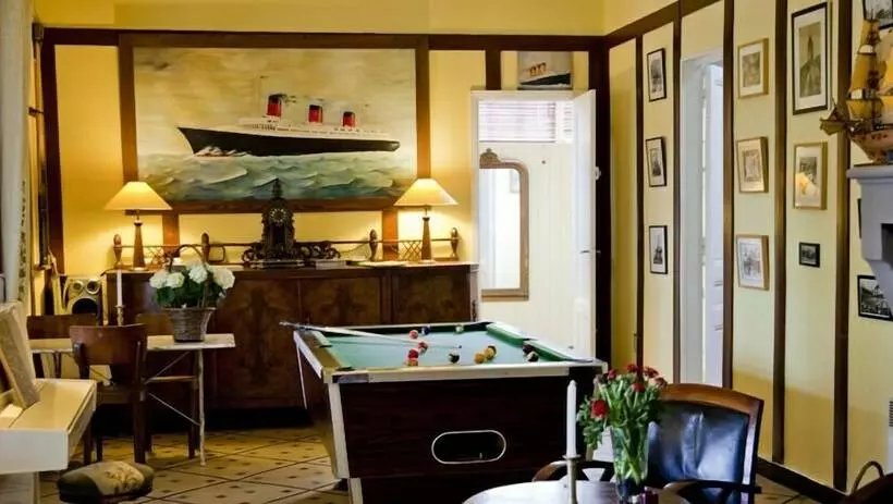 Hotelli Hôtel Des Pins