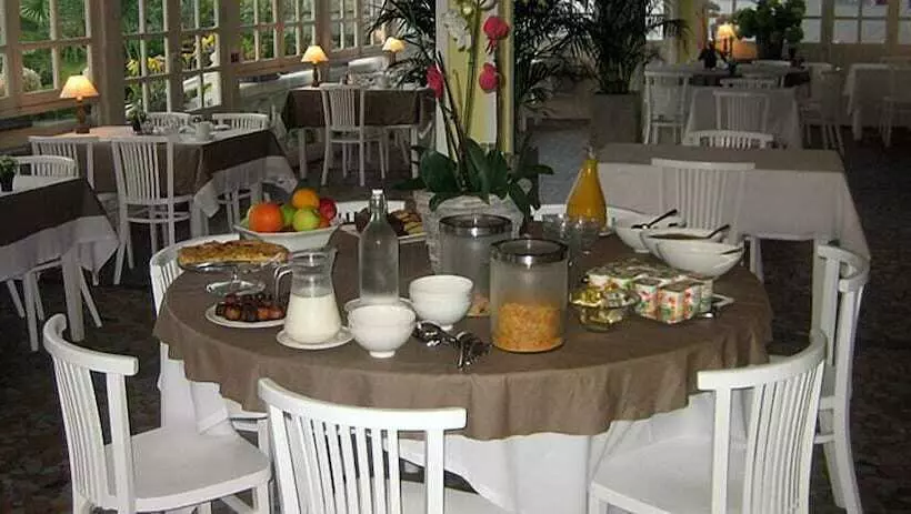 Hotelli Hôtel Des Pins