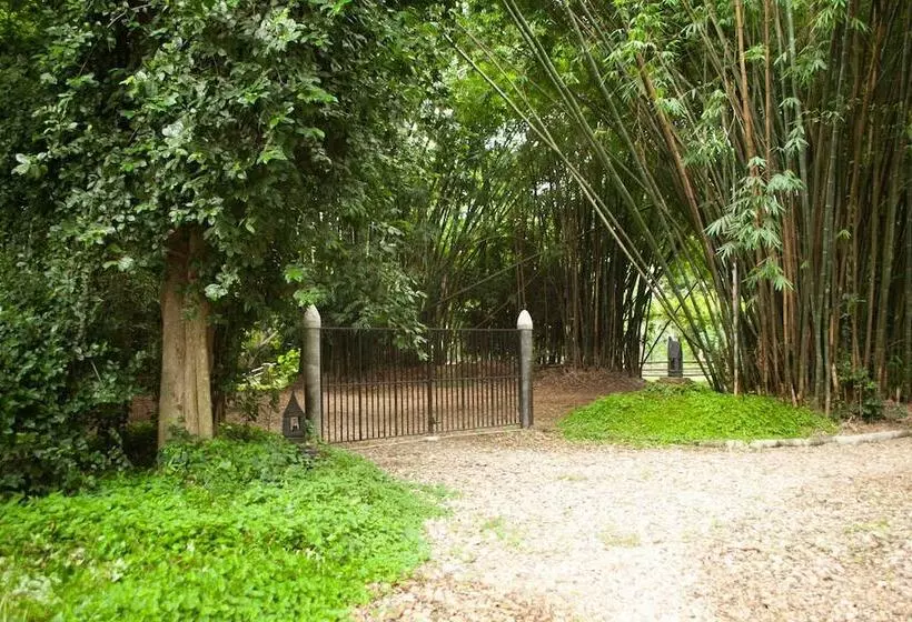 Hotelli Middle Path Retreat