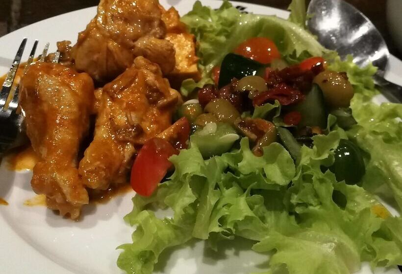 هتل Middle Path Retreat