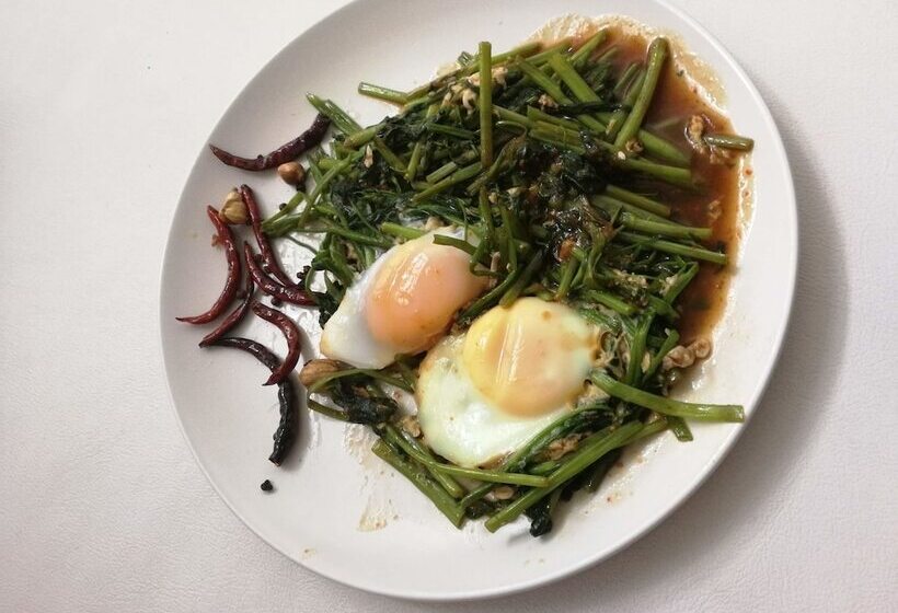 هتل Middle Path Retreat