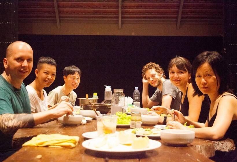 هتل Middle Path Retreat