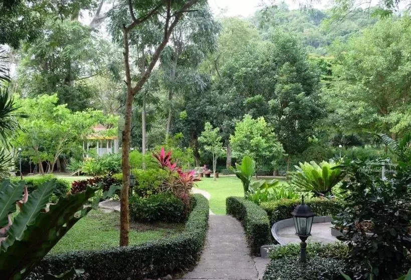 ホテル Moosiyard Hometel Khaoyai