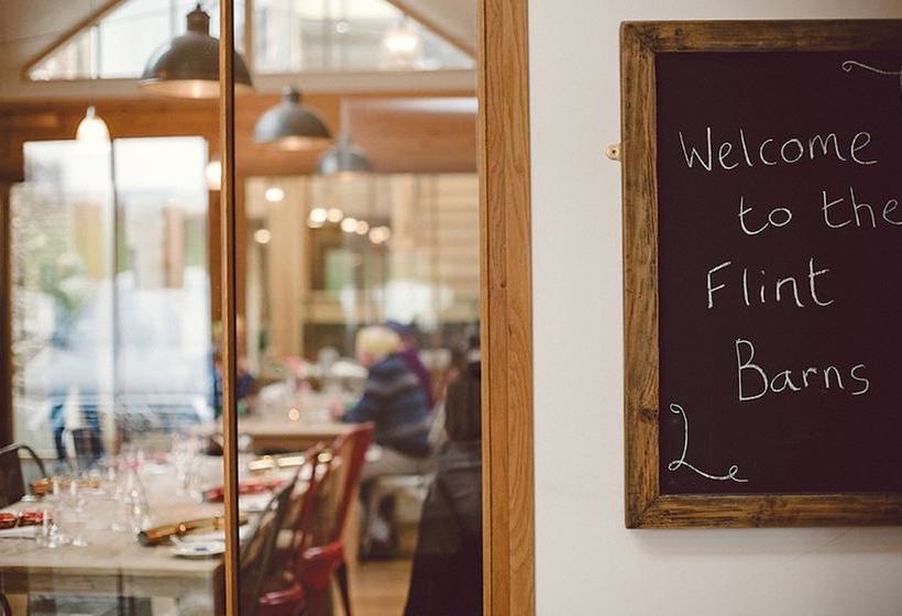 ホテル The Flint Barns