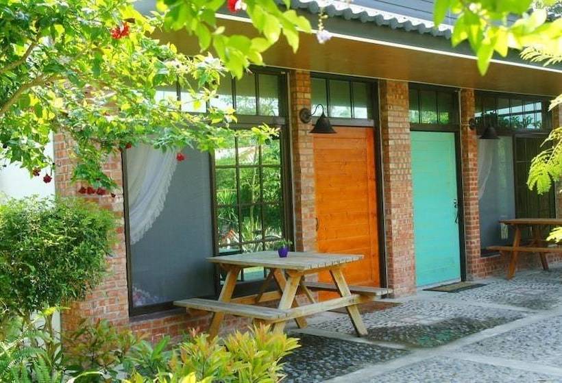 Moonciao Garden  Hostel