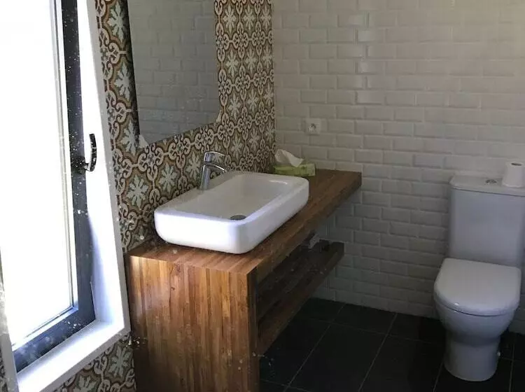 Majatalo Ocean Shelter