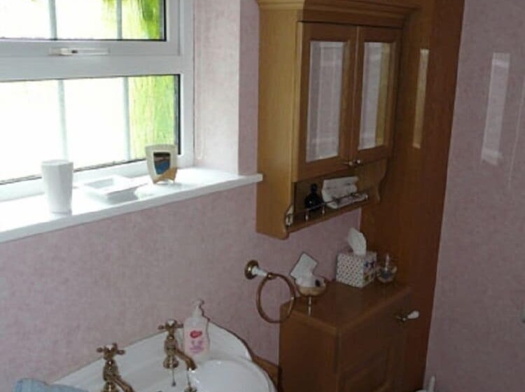 Pine Lodge Bed & Breakfast