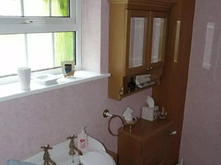 Pine Lodge Bed & Breakfast