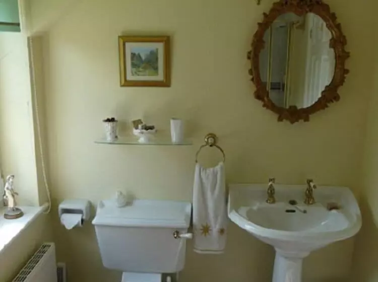 Pine Lodge Bed & Breakfast