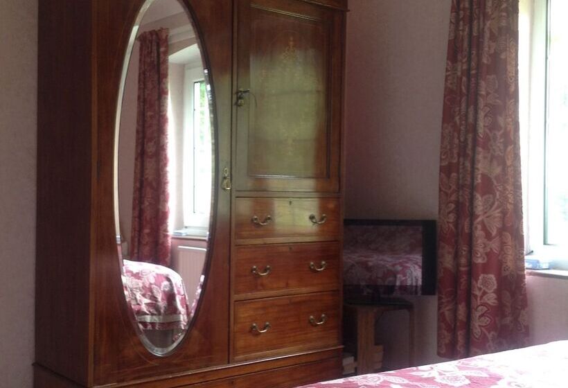 Pine Lodge Bed & Breakfast