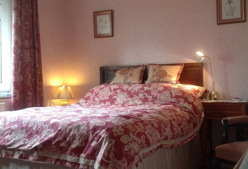 Pine Lodge Bed & Breakfast