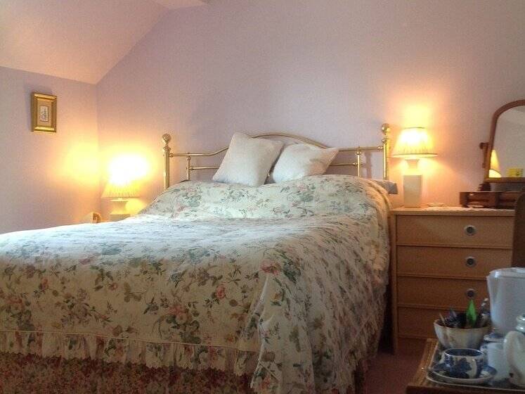 Pine Lodge Bed & Breakfast