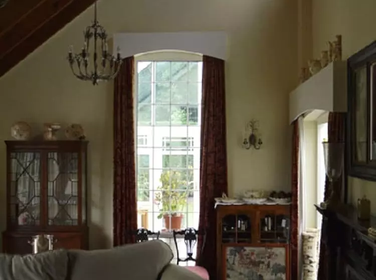 Pine Lodge Bed & Breakfast
