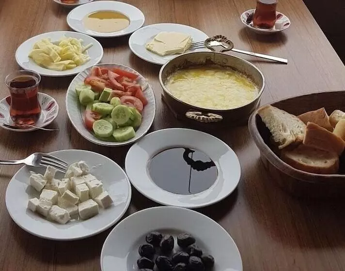 Yedigoller Hotel & Restaurant
