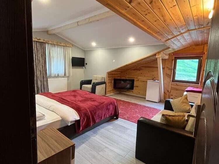 Yedigoller Hotel & Restaurant