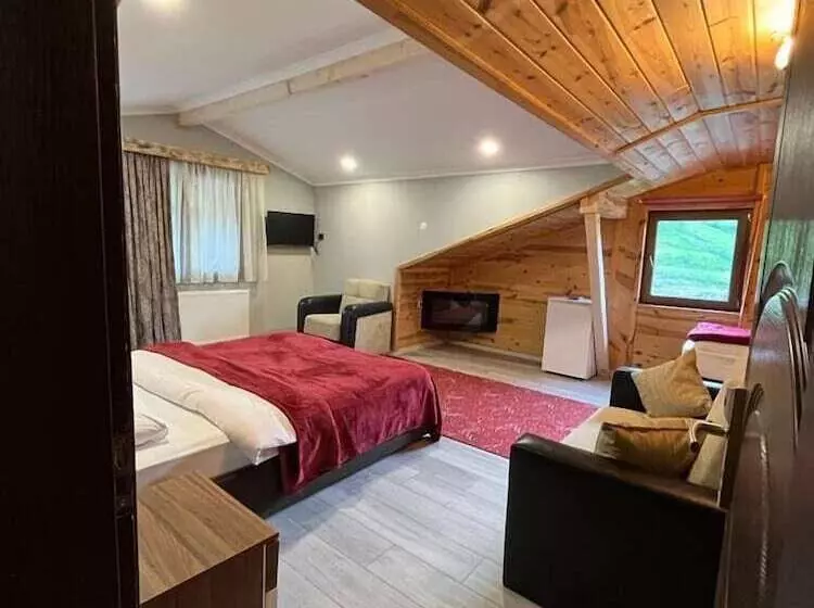 Yedigoller Hotel & Restaurant