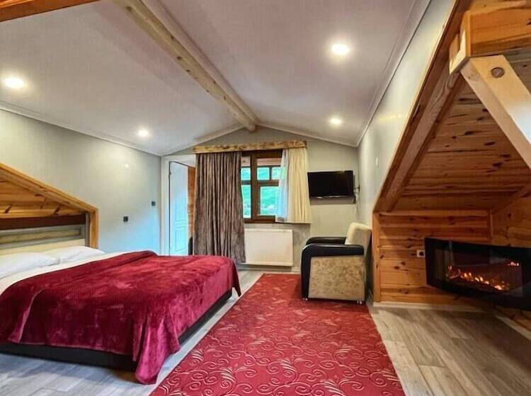 Yedigoller Hotel & Restaurant