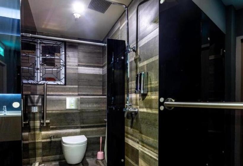 هاستل Met A Space Pod At Arab Street