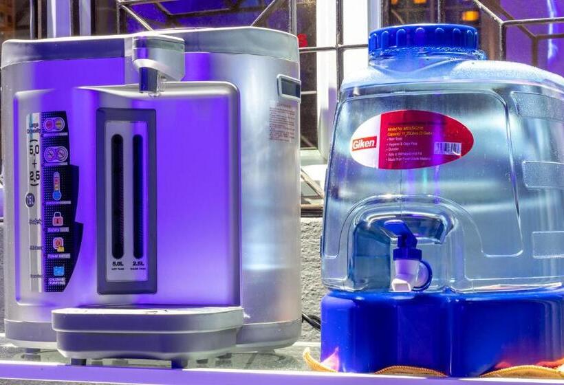 هاستل Met A Space Pod At Arab Street