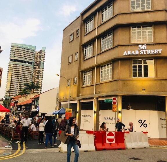 هاستل Met A Space Pod At Arab Street