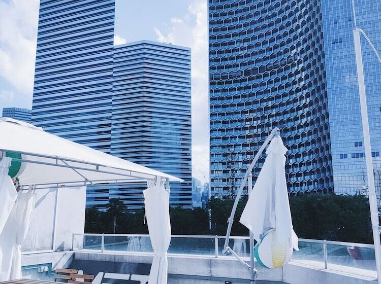 هاستل Met A Space Pod At Arab Street