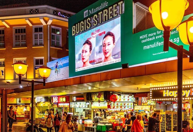 هاستل Met A Space Pod At Arab Street