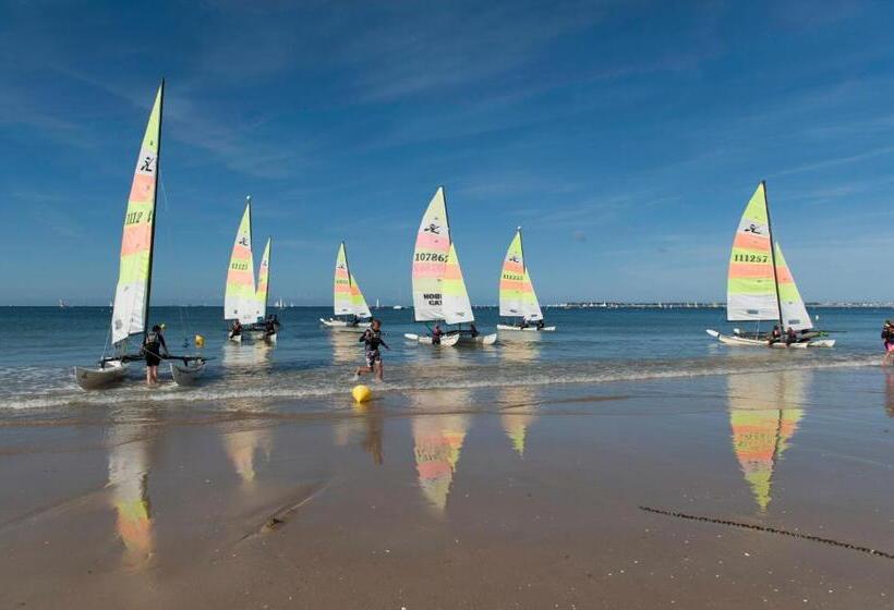 تختخواب و صبحانه A L'ombre Des Pins