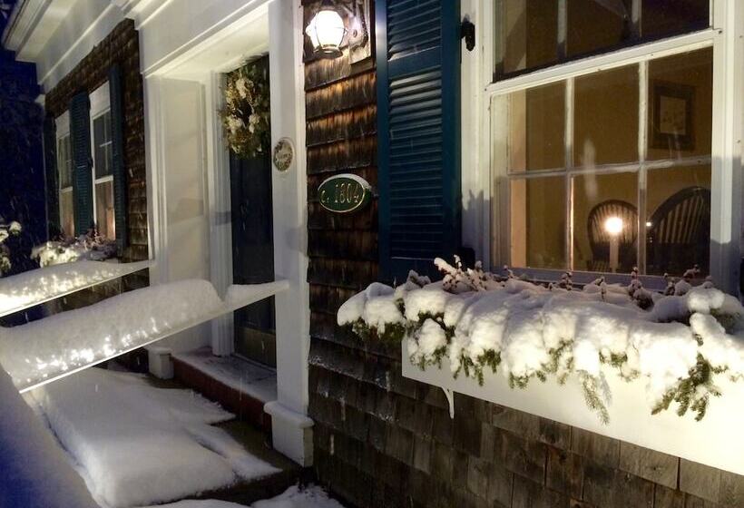 تختخواب و صبحانه Coach Stop Inn