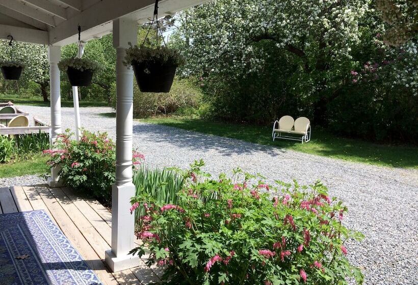 تختخواب و صبحانه Coach Stop Inn