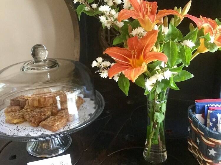 تختخواب و صبحانه Coach Stop Inn