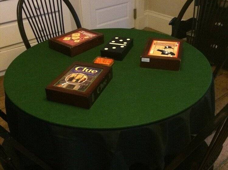 تختخواب و صبحانه Coach Stop Inn