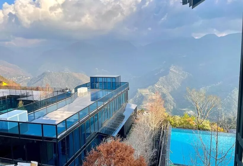 تختخواب و صبحانه Impression Nordic Manor Club