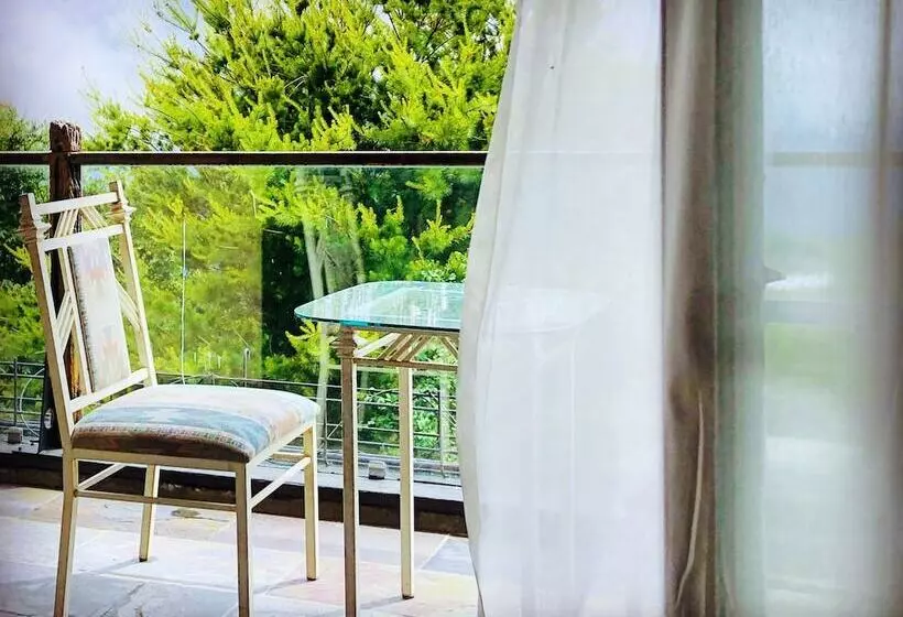 تختخواب و صبحانه Impression Nordic Manor Club