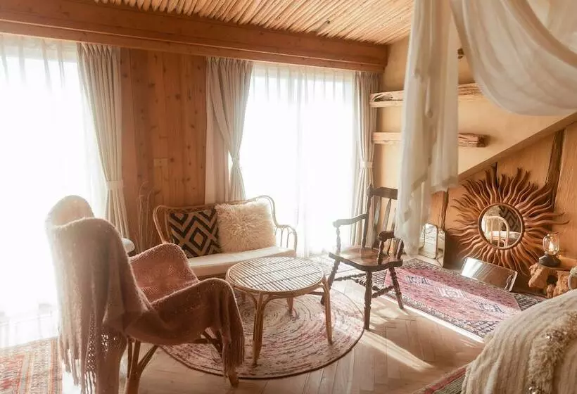 تختخواب و صبحانه Impression Nordic Manor Club