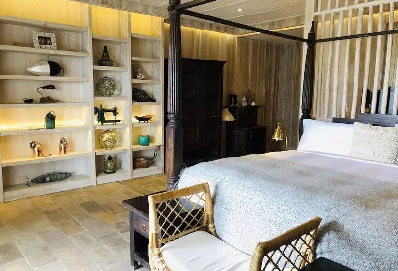 تختخواب و صبحانه Impression Nordic Manor Club