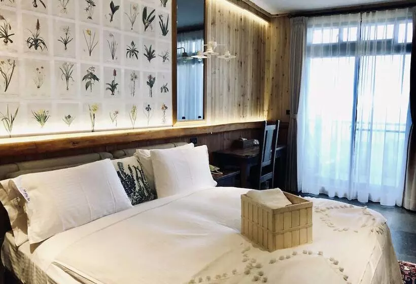 تختخواب و صبحانه Impression Nordic Manor Club
