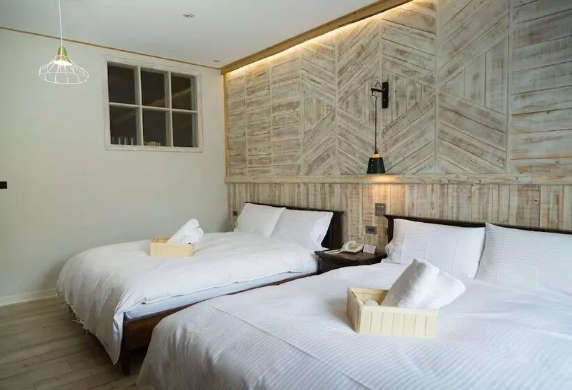 تختخواب و صبحانه Impression Nordic Manor Club